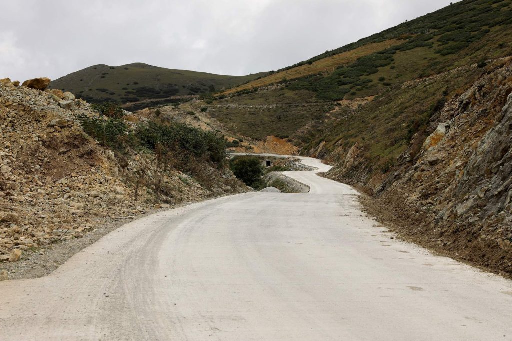 İKİ İLİ BAĞLAYAN YAYLA YOLUNDA SONA GELİNDİ i1 2