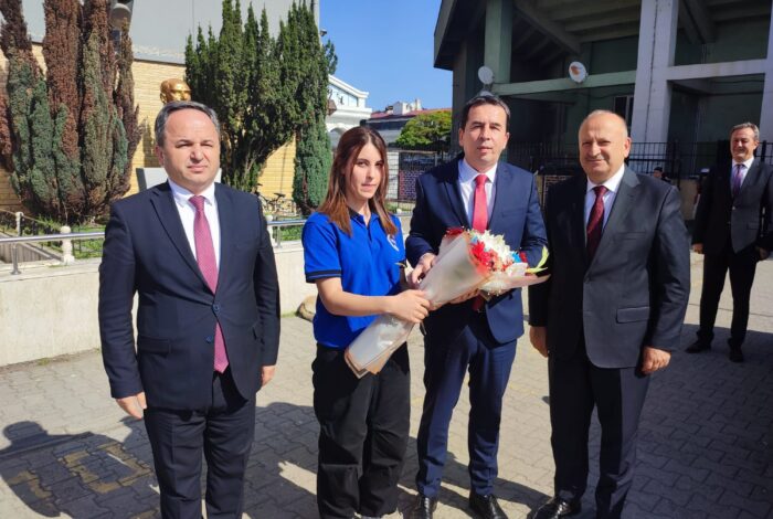 Ünye Kaymakamı Ayhan Işık ve Belediye Başkanı Hüseyin Tavlı, yeni