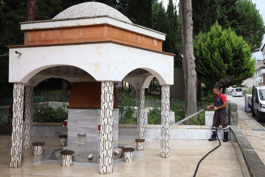 BÜYÜKŞEHİR’DEN CAMİ TEMİZLİĞİ t2