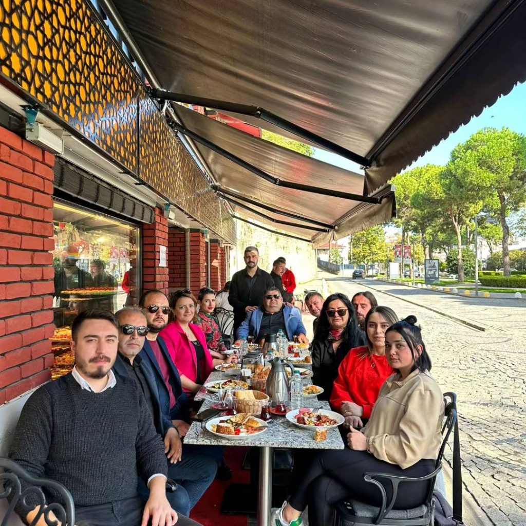 ÜNYE'DE ÖNDE GELEN GAZETECİLER BİRARAYA GELDİ GA 1