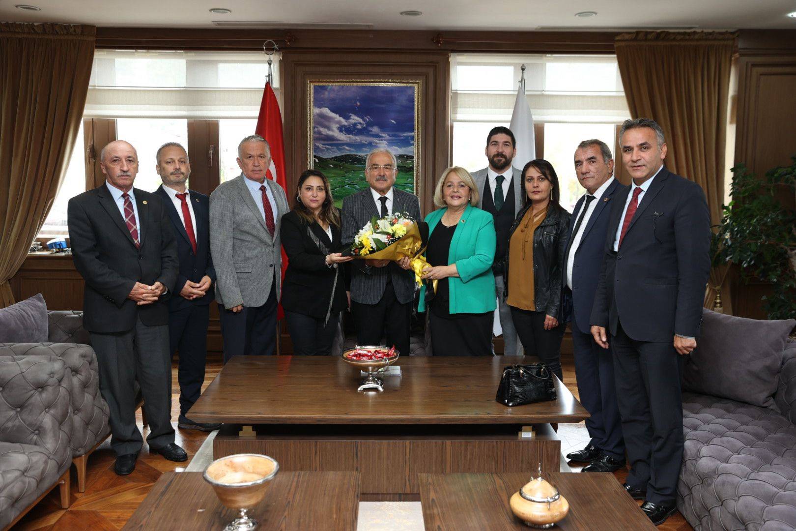 BAŞKAN GÜLER MUHTARLARI MAKAMINDA AĞIRLADI Ordu Büyükşehir Belediye Başkanı Dr.