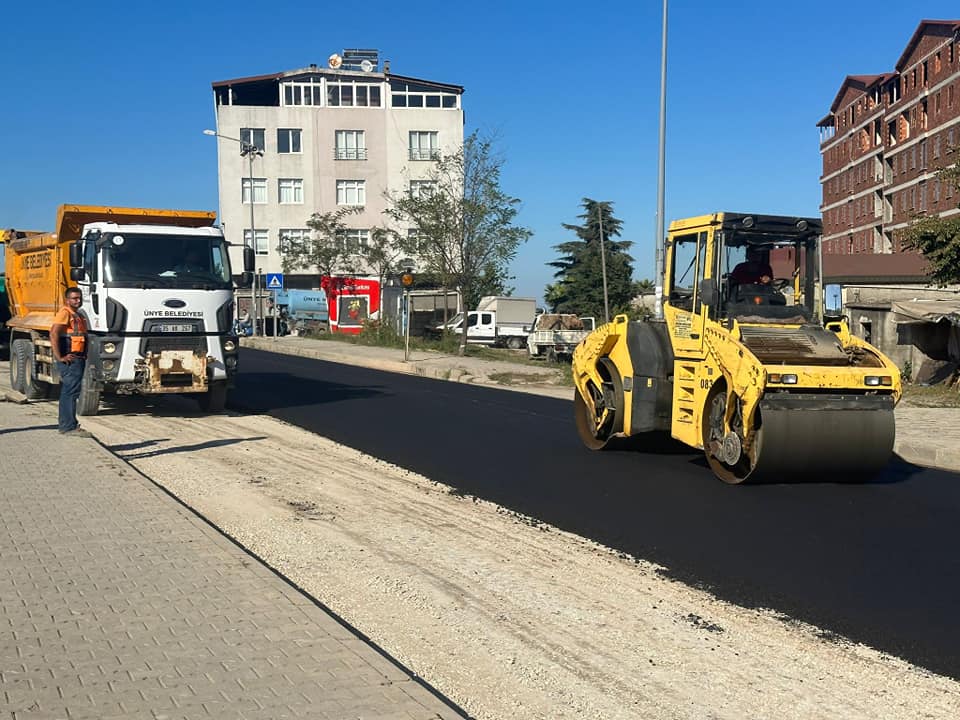 IRMAK CADDESİ’NDE SICAK ASFALT ÇALIŞMALARI BAŞLADI IR1 1