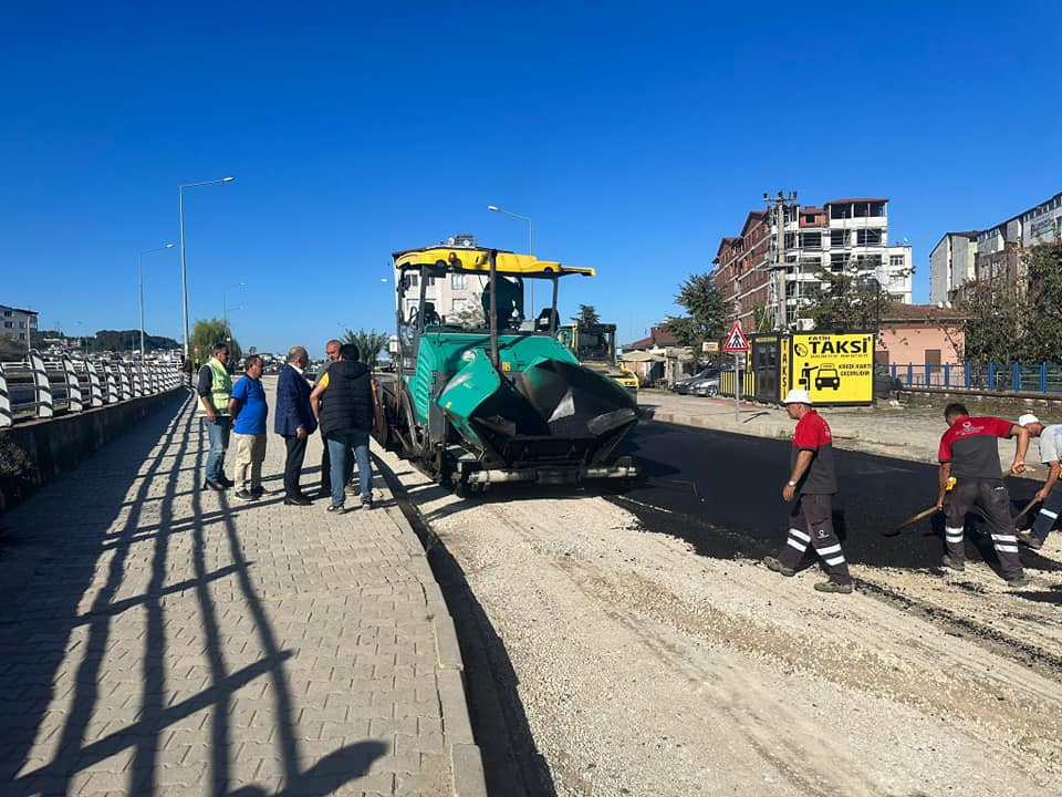 IRMAK CADDESİ’NDE SICAK ASFALT ÇALIŞMALARI BAŞLADI IR1