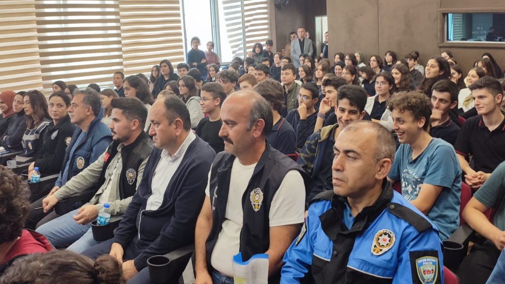 ÜNYE BELEDİYESİ, AHMET SULA’YI ÜNYELİLERLE BULUŞTURDU U3