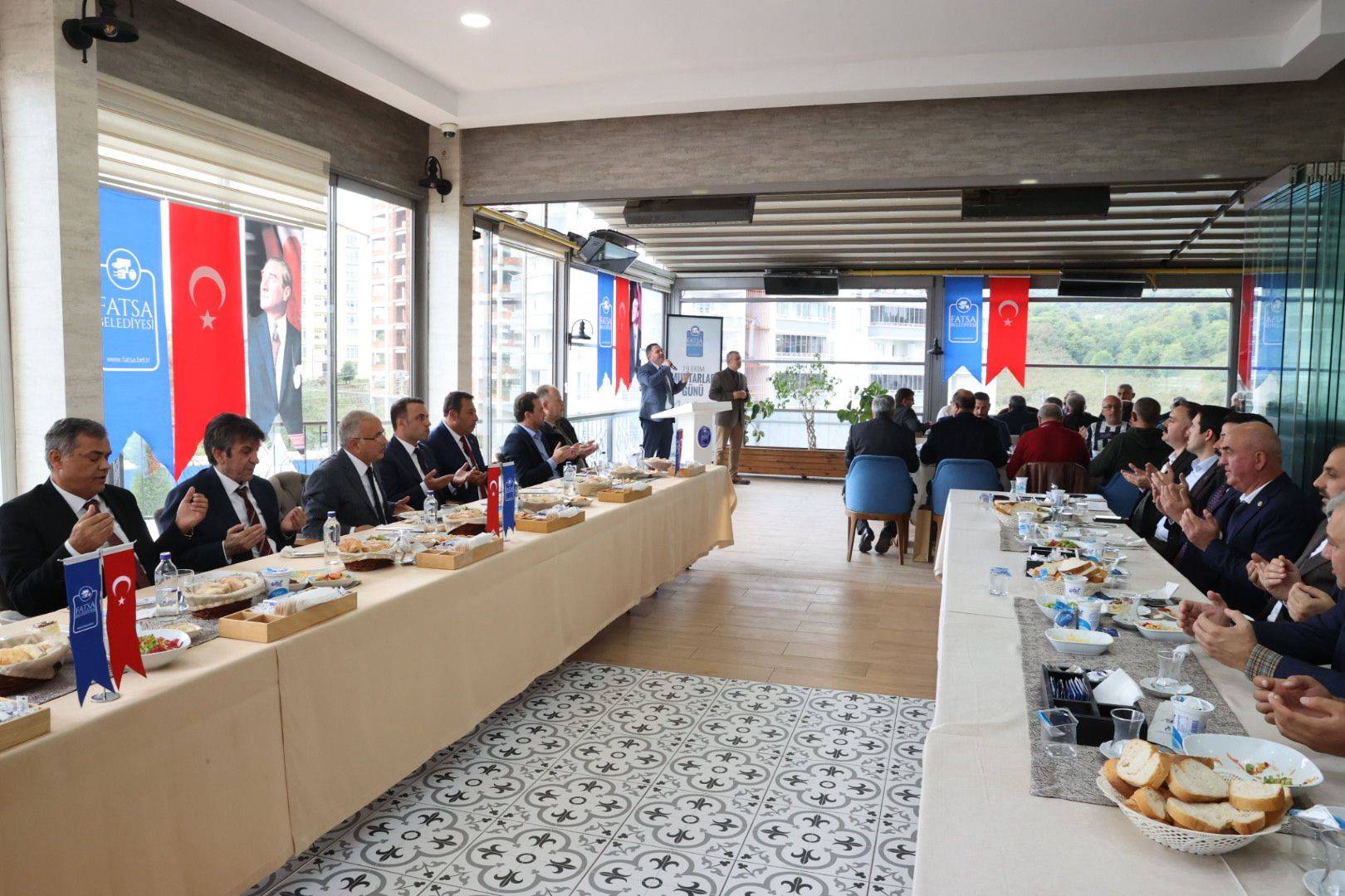 BAŞKAN GÜLER, “ŞEHRİMİZİ MUHTARLARIMIZLA BİRLİKTE DAHA GÜZEL NOKTALARA TAŞIYACAĞIZ” BAŞKAN