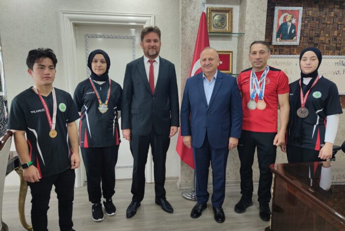 BAŞKAN TAVLI BAŞARILI SPORCULARI TEBRİK ETTİ s