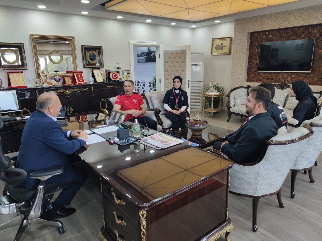 BAŞKAN TAVLI BAŞARILI SPORCULARI TEBRİK ETTİ s1