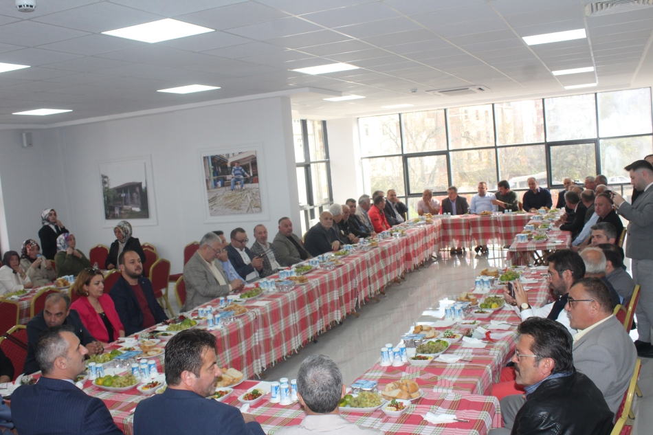 Başkan Semiz, Çaybaşı’nda hayata geçirdikleri projeleri anlattı. sem1