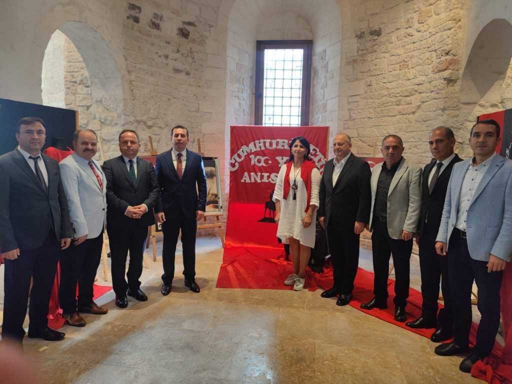 Ünye'de bayrak sergisine yoğun ilgi. ser