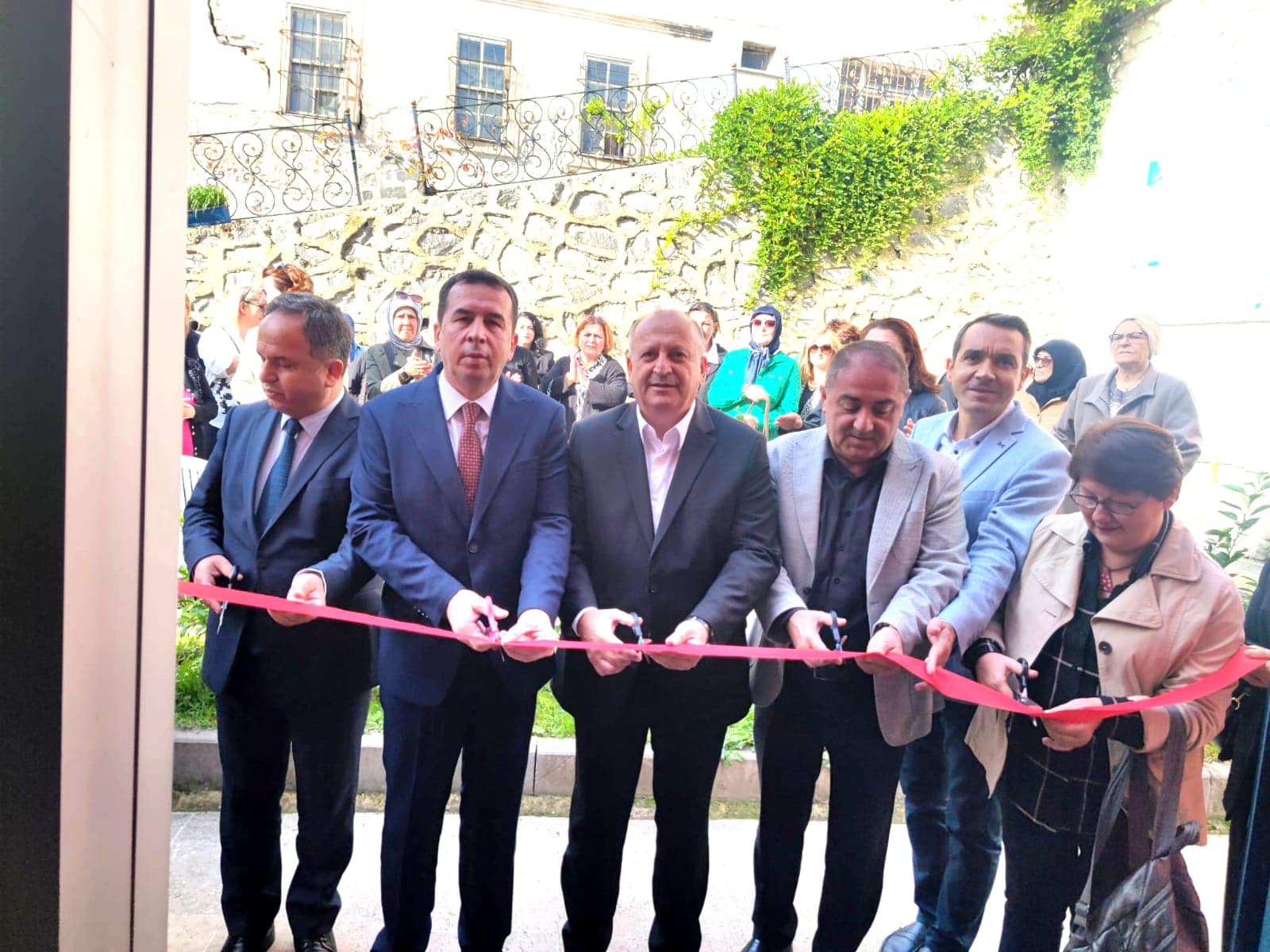 Ünye Yalı Kültür Ve Sanat Merkezinde gerçekleştirilen bayrak sergisine vatandaşlar