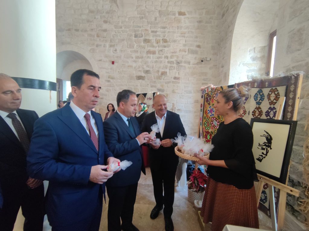 Ünye'de bayrak sergisine yoğun ilgi. ser6