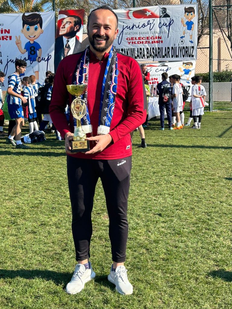 ÜFK ANTRENÖRLERİNİ DUYURDU u1 4