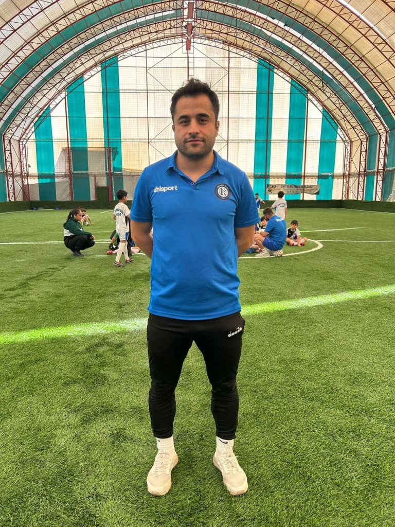 ÜFK ANTRENÖRLERİNİ DUYURDU u7