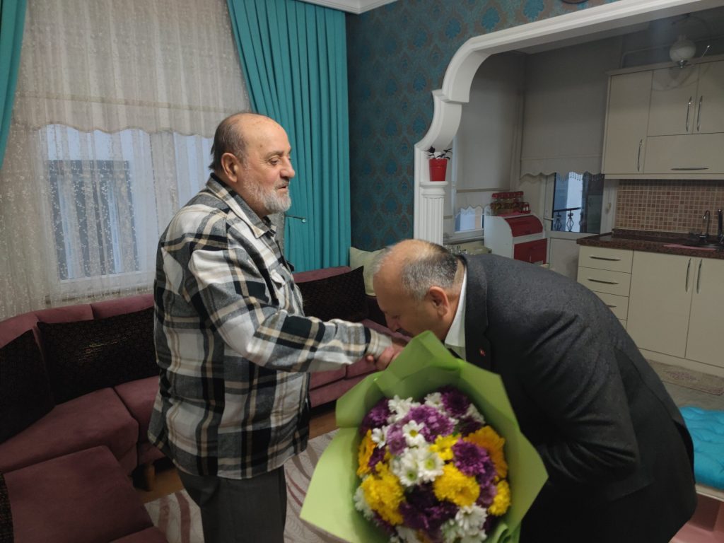 BAŞKAN TAVLI’DAN ÖĞRETMENLER GÜNÜ’NDE ANLAMLI ZİYARET O1 4