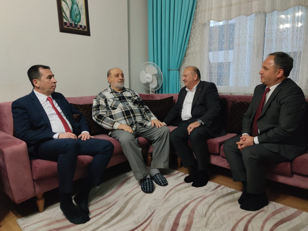 BAŞKAN TAVLI’DAN ÖĞRETMENLER GÜNÜ’NDE ANLAMLI ZİYARET O2 3