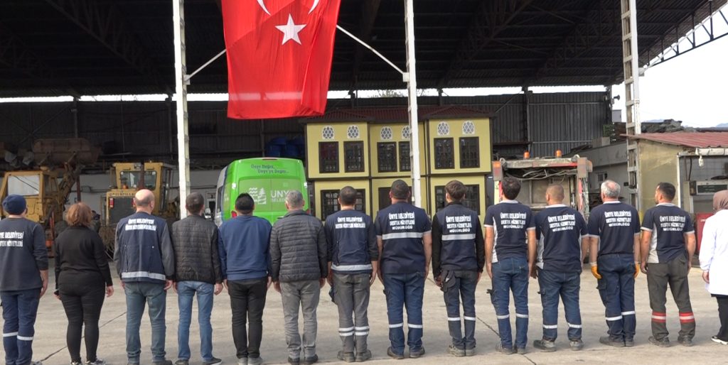 ÜNYE BELEDİYESİ’NDEN ATA’YA SAYGI DURUŞU at2