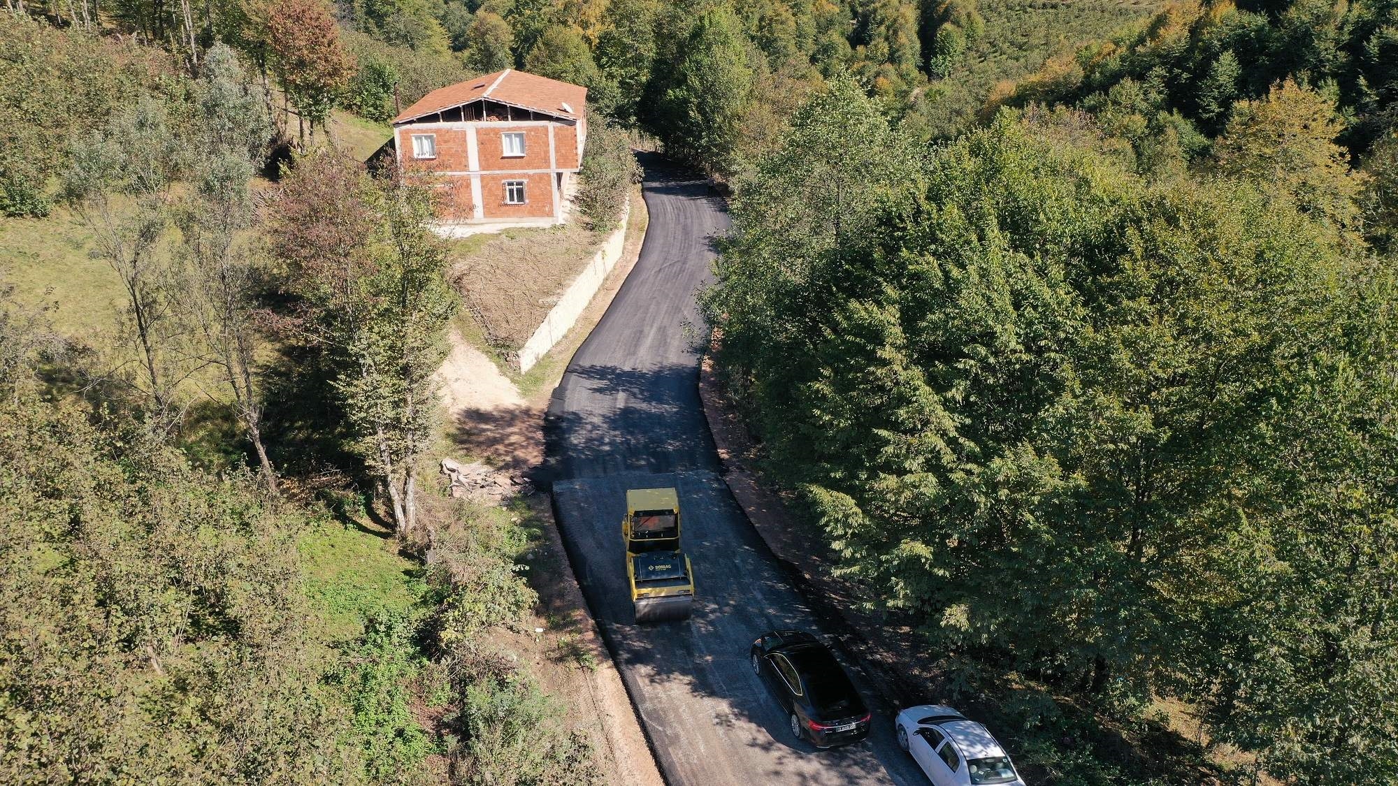AYBASTI’DA 12 KM’LİK YOL ASFALTLANIYOR Türkiye’nin kırsal yol ağı en