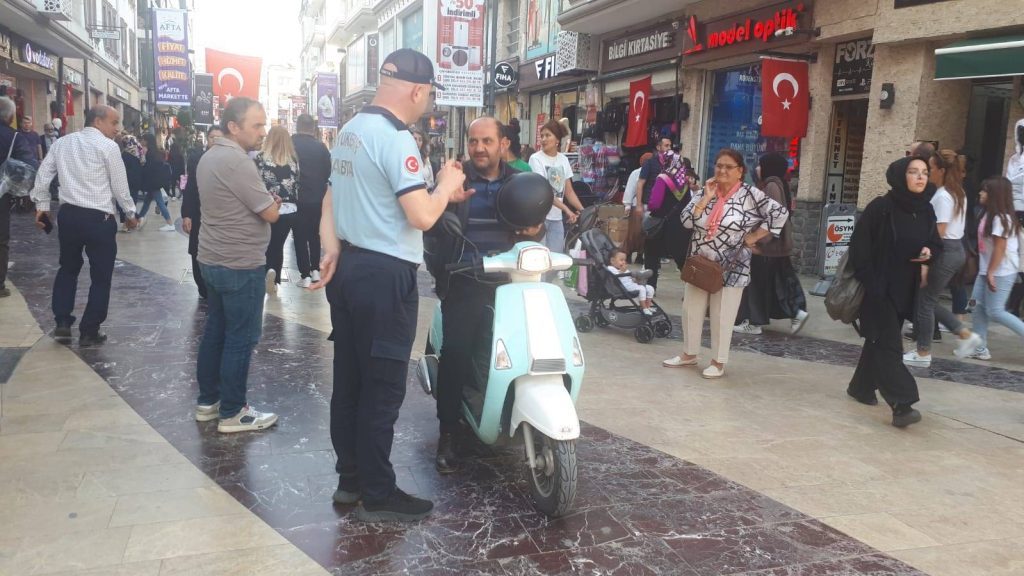 BÜYÜKŞEHİR ZABITASI’NDAN KAPALI CADDE DENETİMİ bu 1