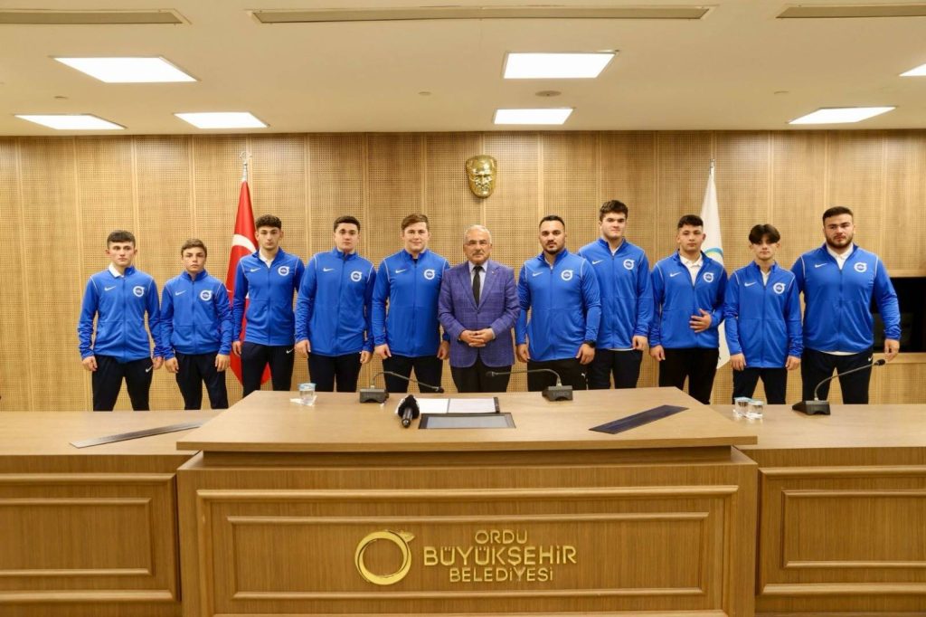 BÜYÜKŞEHİR SPORUN VE SPORCUNUN YANINDA bu