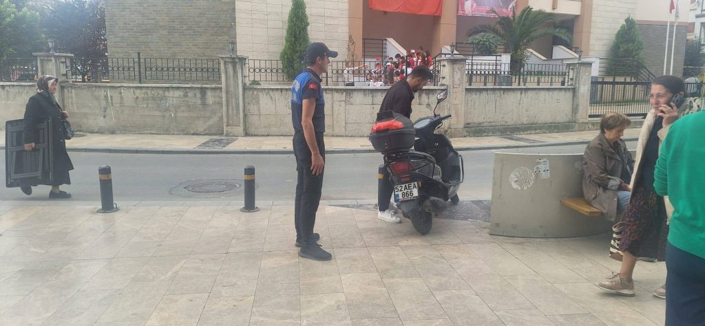 BÜYÜKŞEHİR ZABITASI’NDAN KAPALI CADDE DENETİMİ bu1 1