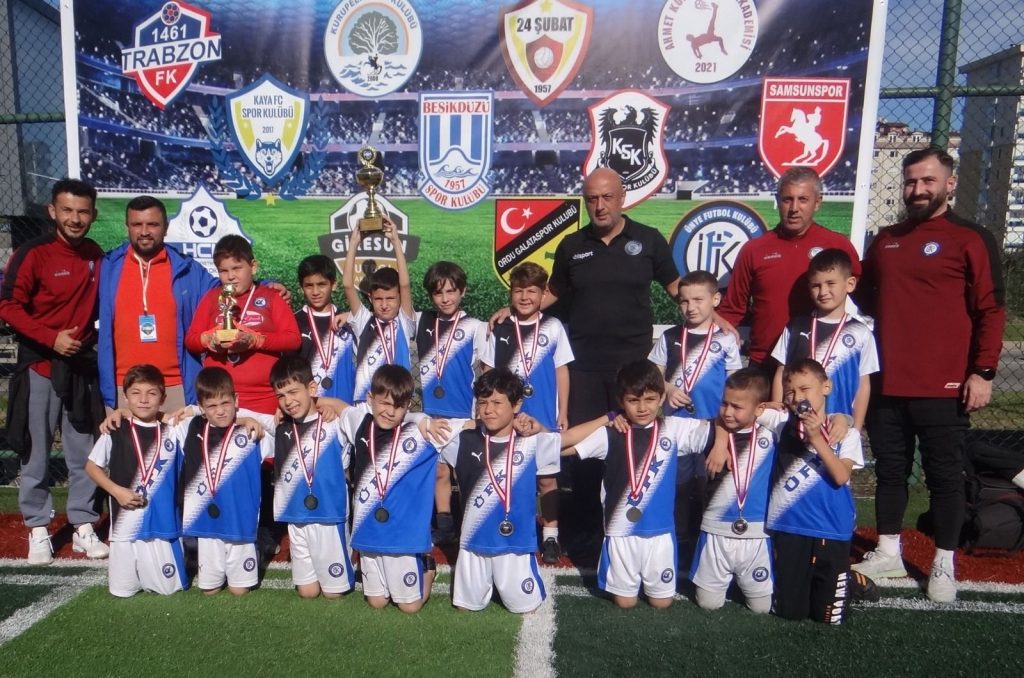 ÜFK TFPAIT’TE KUPALARI TOPLADI! u 6