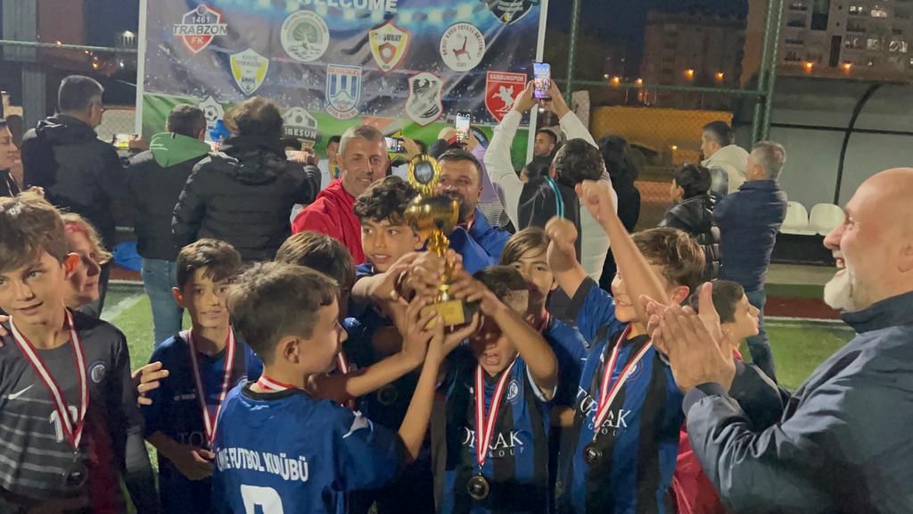 ÜFK TFPAIT’TE KUPALARI TOPLADI! u3 1