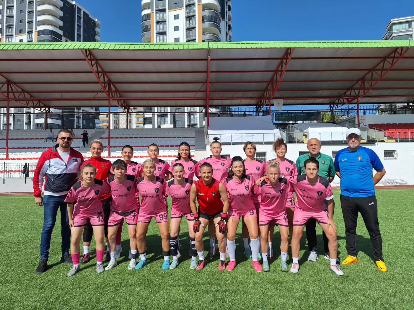 Kadın Futbol 1.Lig 2. hafta karşılaşmalarından Ünye Kadın Futbol Takımı,