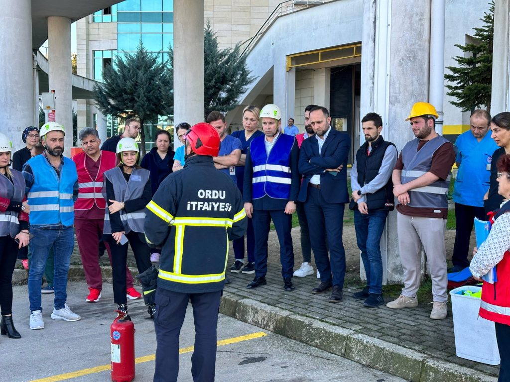 ÜNYE DEVLET HASTANESİNDE YANGIN TATBİKATI YAPILDI yan1