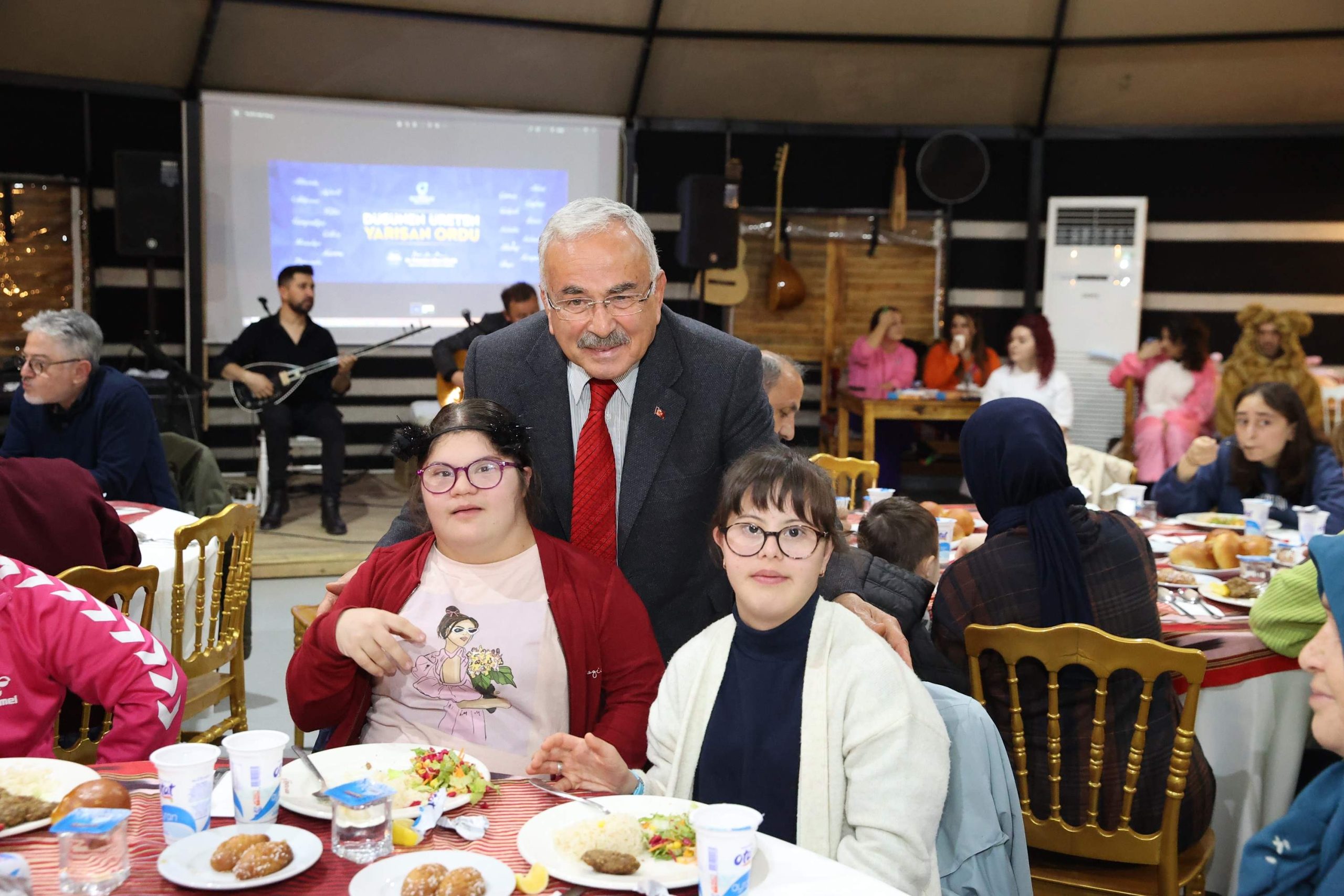 BAŞKAN GÜLER ONLARI YALNIZ BIRAKMADI Ordu Büyükşehir Belediye Başkanı Dr.