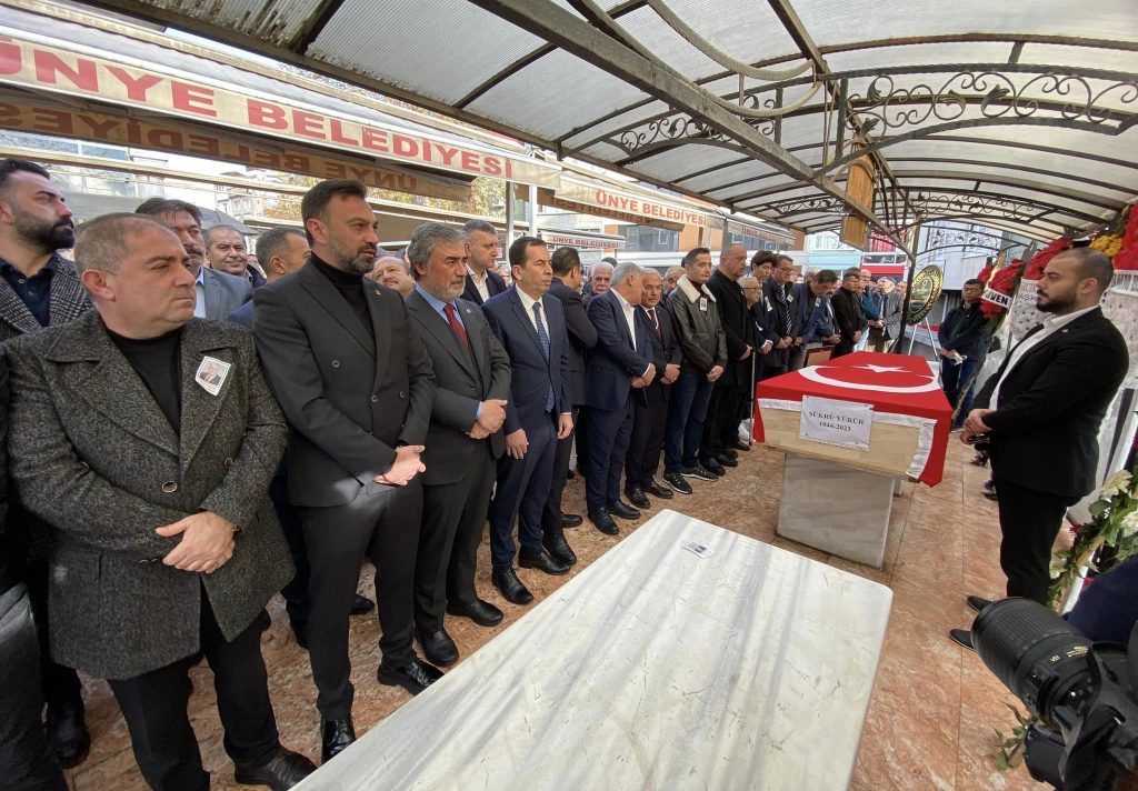 Eski Bakan Şükrü Yürür Ünye'de toprağa verildi ce