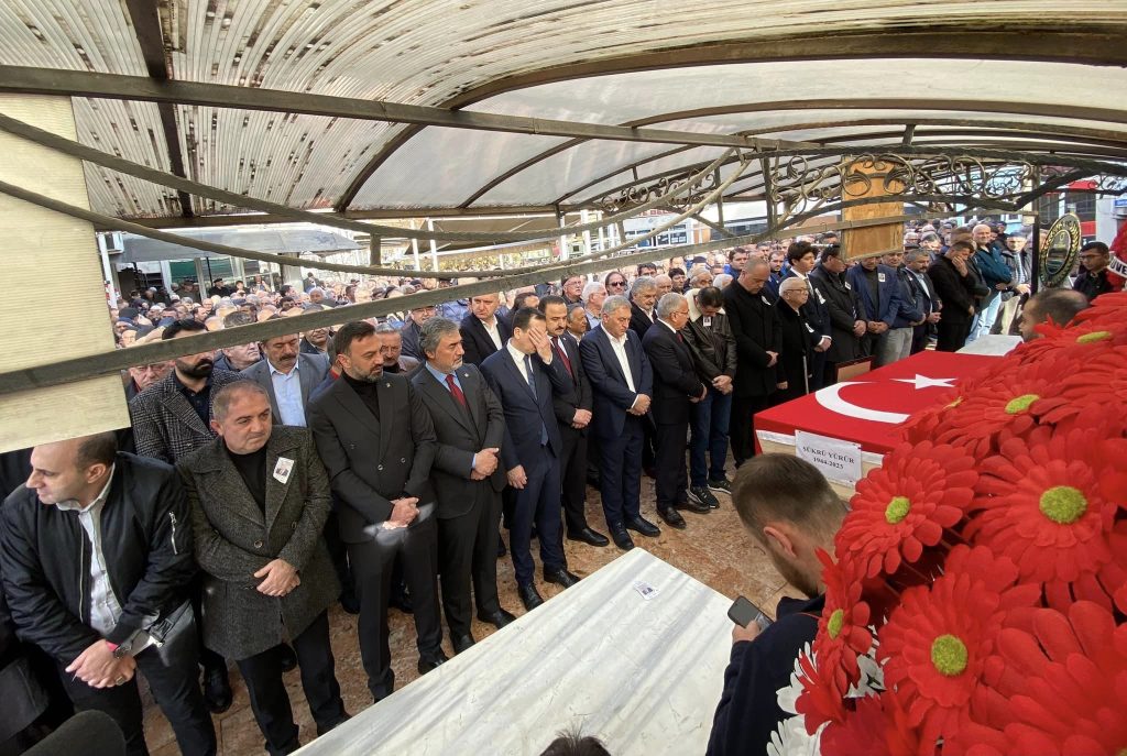 Eski Bakan Şükrü Yürür Ünye'de toprağa verildi ce1