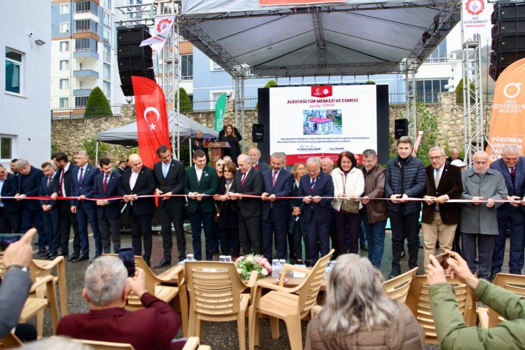 BÜYÜKŞEHİR BELEDİYESİNCE TAMAMLANAN CEMEVİNİN AÇILIŞI YAPILDI cem