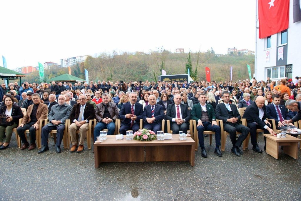 BÜYÜKŞEHİR BELEDİYESİNCE TAMAMLANAN CEMEVİNİN AÇILIŞI YAPILDI cem1