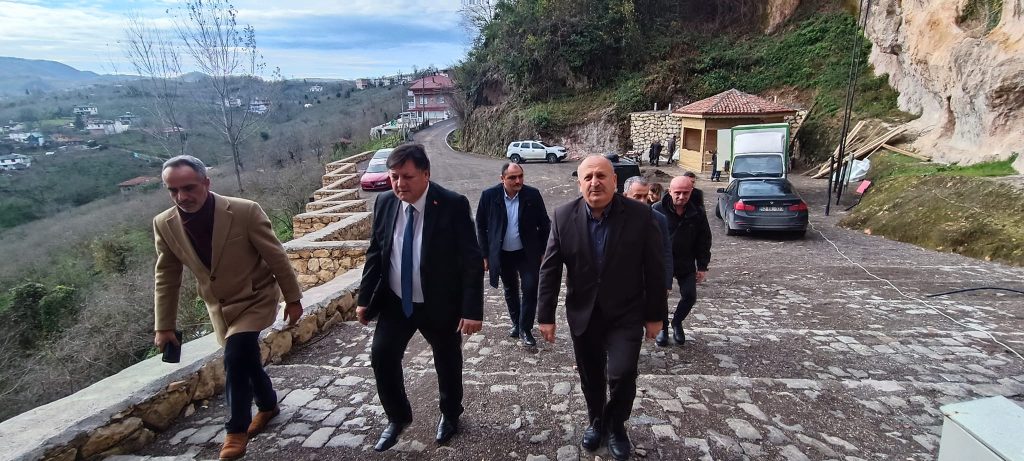 ÜNYE KALESİ YENİ YILLA BİRLİKTE TURİZME AÇILACAK d3