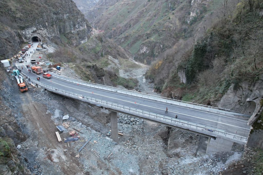 Karadeniz-Akdeniz Yolu Yeniden Ulaşıma Açıldı e3