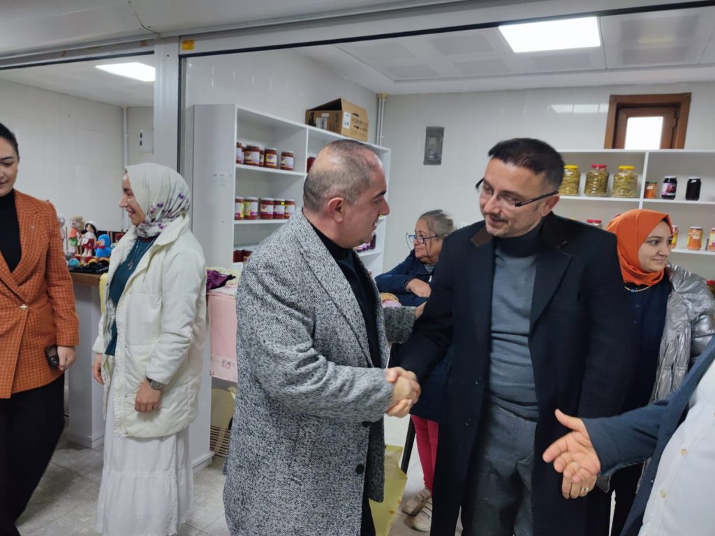 AK PARTİ KADIN KOLLARI’NDAN YERLİ MALI KERMESİ ker1