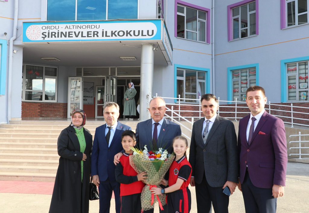 Vali Erol, Görme Engelli Öğrenci ve Öğretmeni Okulunda Ziyaret Etti r1