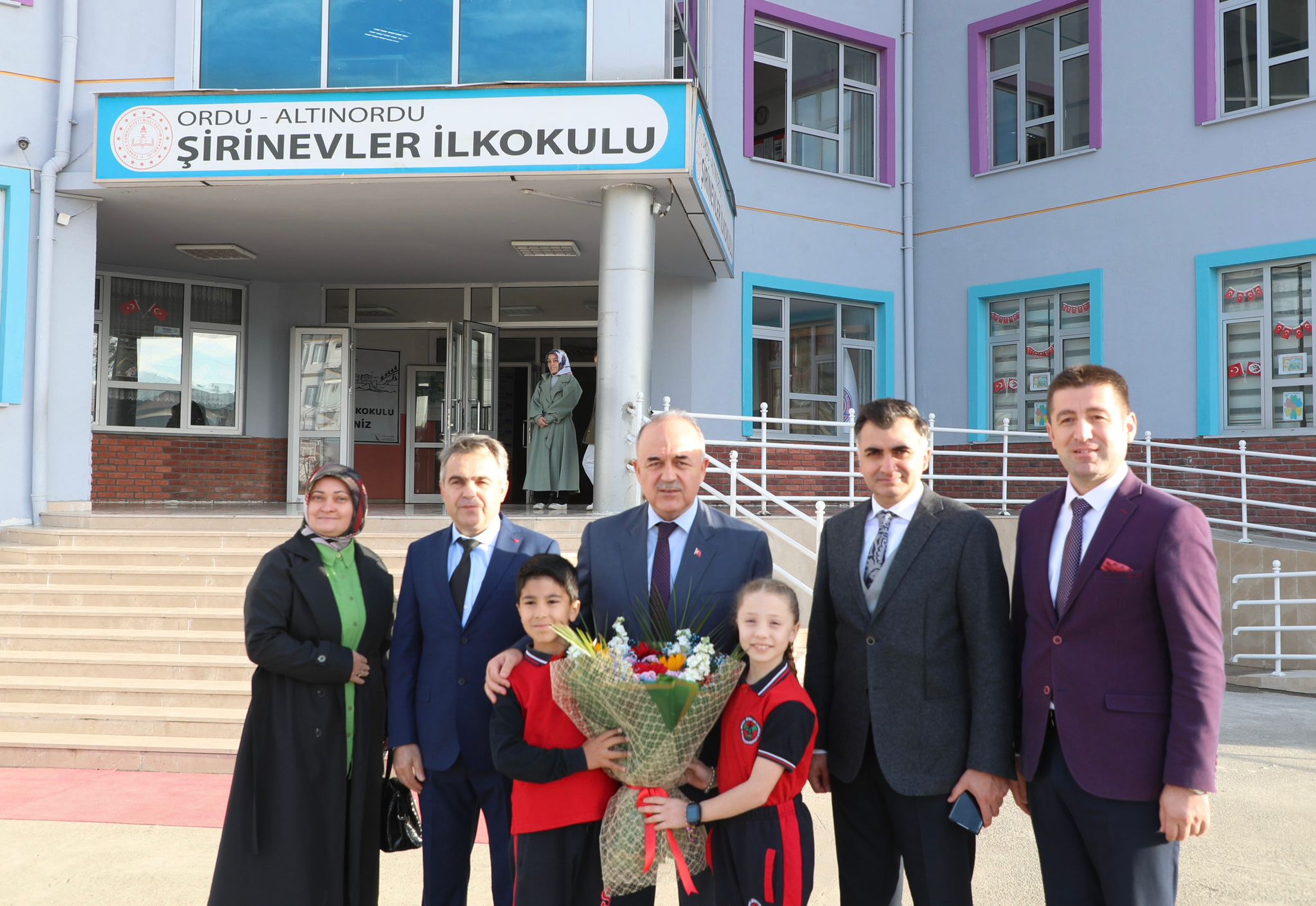 Vali Erol, Görme Engelli Öğrenci ve Öğretmeni Okulunda Ziyaret Etti