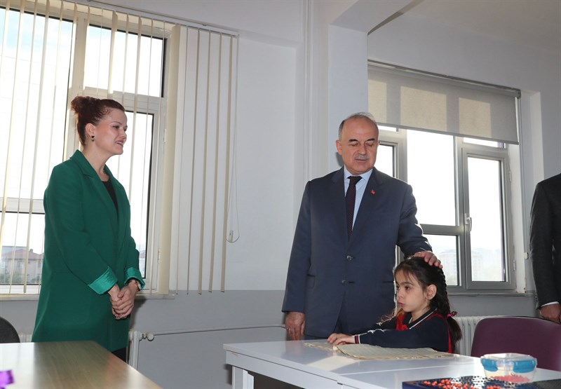 Vali Erol, Görme Engelli Öğrenci ve Öğretmeni Okulunda Ziyaret Etti r4