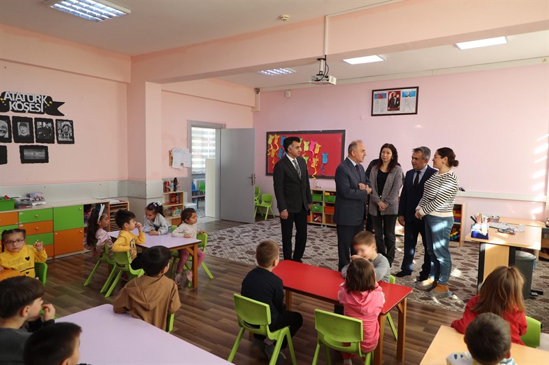 Vali Erol, Görme Engelli Öğrenci ve Öğretmeni Okulunda Ziyaret Etti r6