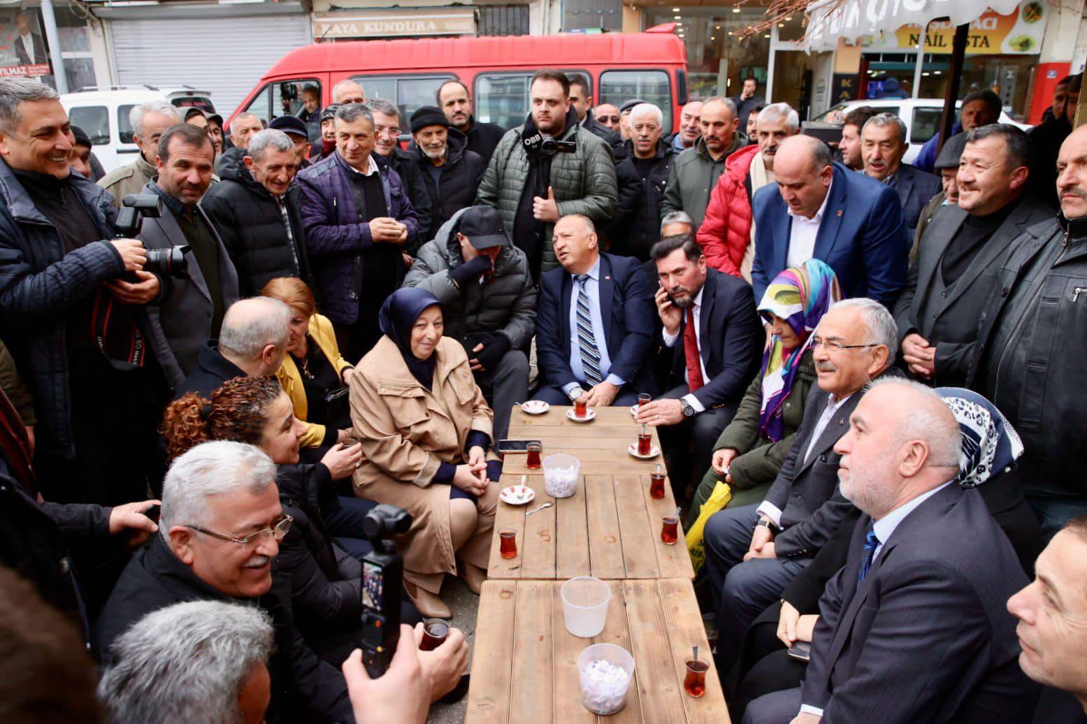 BAŞKAN GÜLER’E GÜRGENTEPE’DE SEVGİ SELİ Gürgentepe ilçesi Ordu Büyükşehir Belediye