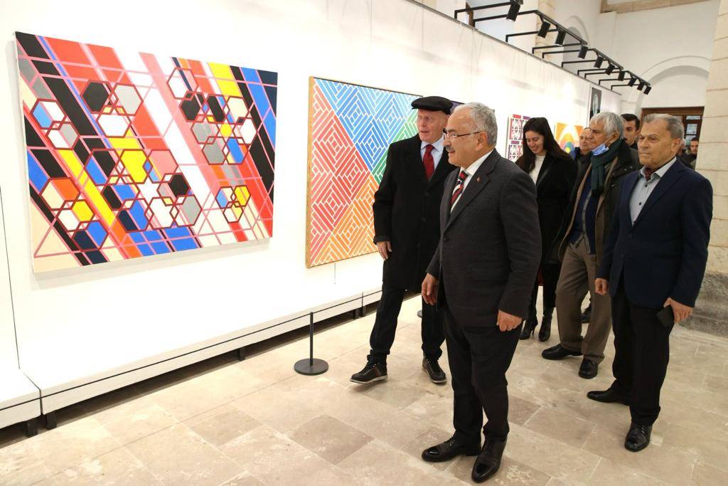 TAŞBAŞI’NDA SERGİ VAR BAŞKAN GÜLER, “KIRKYAMA GEOMETRİK SOYUT HAT VE