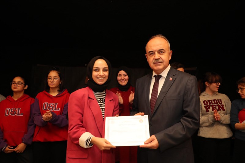 Yunus Emre Temalı Münazara Turnuvası Yapıldı tem2