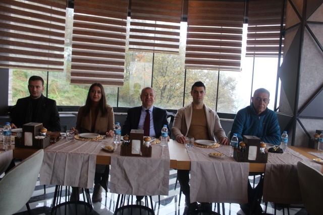 ZAFER PARTİSİ LİDERİ ÖZDAĞ, ÜNYE'DE z3