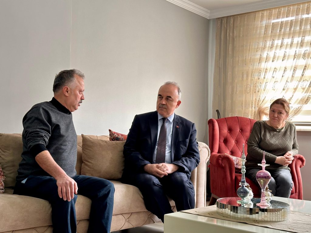 Vali Erol, Hane Ziyaretlerini Bugün de Sürdürdü E 2