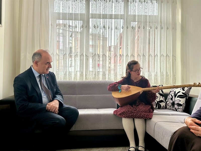 Vali Erol, Hane Ziyaretlerini Bugün de Sürdürdü E2