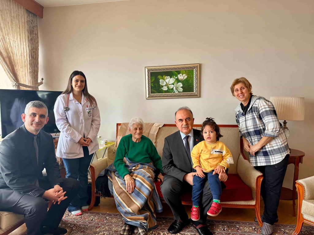 Vali Erol, Evde Sağlık Hizmeti Verilen Aileleri Ziyaret Etti VA