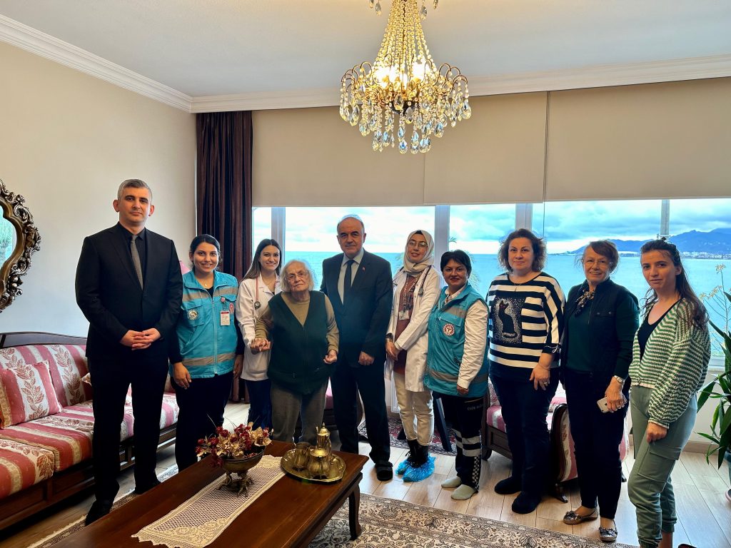Vali Erol, Evde Sağlık Hizmeti Verilen Aileleri Ziyaret Etti VA1