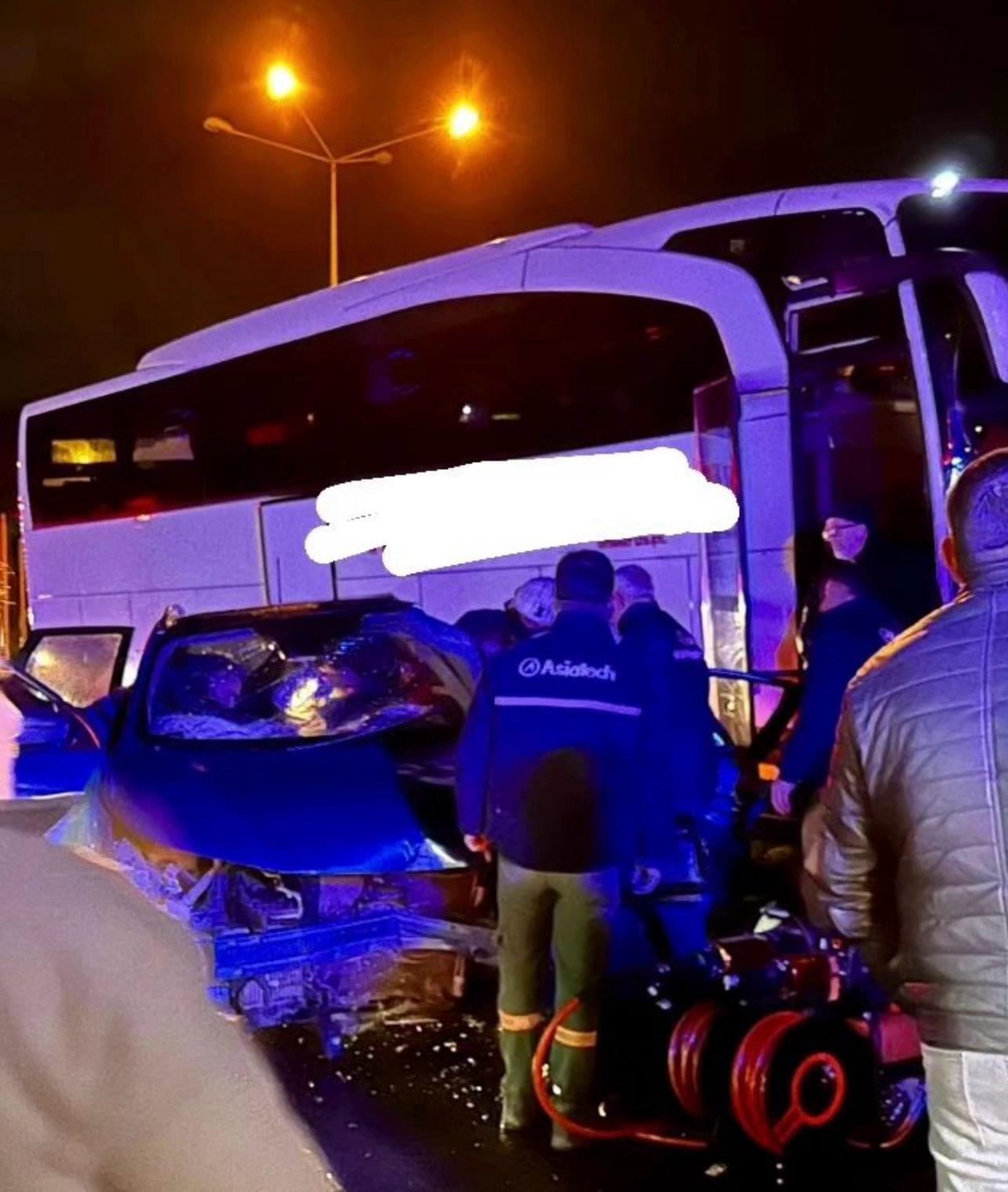 Ünye’de yolcu otobüsü ile otomobilin çarpıştığı kazada, otomobil sürücüsü yaralandı.