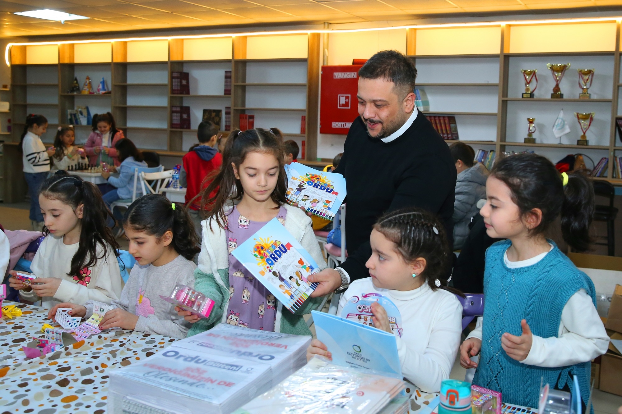 BÜYÜKŞEHİRDEN ANLAMLI ÇALIŞMA ÜNYE SAKATLAR DERNEĞİNE ENGELSİZ KÜTÜPHANE KURULDU Türkiye